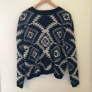 FOREVER 21 - black and cream aztec pattern sweater